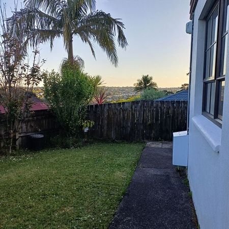 One bedroom with separate living area - Photo 4