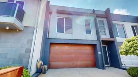 Unparalleled Elegance on the Water's Edge - Photo 2