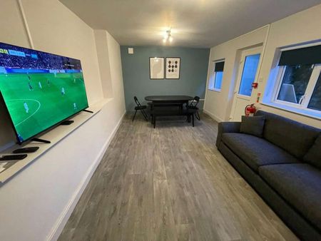 Stylish Ensuite Room| Bills Inc | Central Location Room 8 - Photo 2