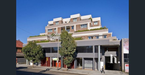 Oversized Apartment in Prime Location - Photo 1