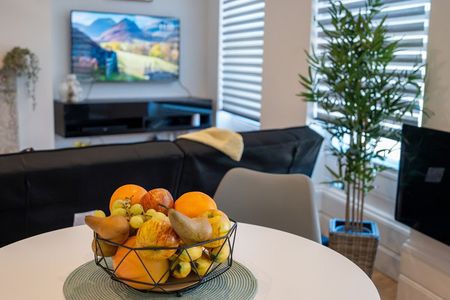 Livery Close - Photo 4