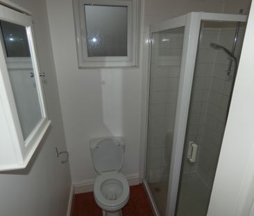 1 bed House - To Let - Photo 4