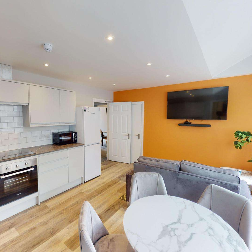 Premium flat share in central Bristol Room 1 - Photo 1