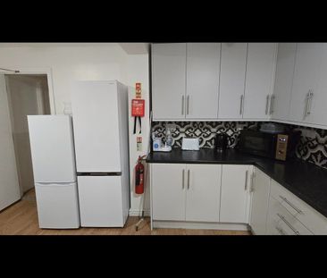 Room in a Shared House, Leyton, E10 - Photo 3