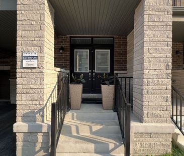 For Lease - 9 Dallotto Lane, Ajax, Ontario - Photo 2