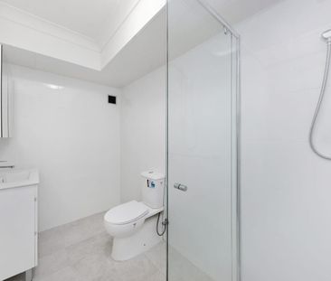 Modern North Facing Apartment With District Views - Photo 4
