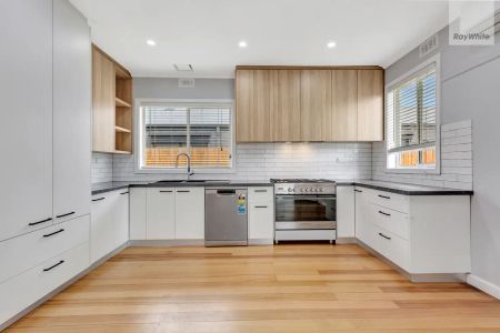 “Modern Touch, Contemporary Edge” - Photo 3