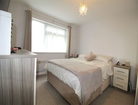 Court, Stockport - Photo 3