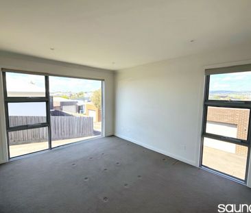 Modern unit - Photo 6