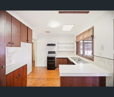 24 Aston Avenue, South Penrith, NSW 2750 - Photo 3