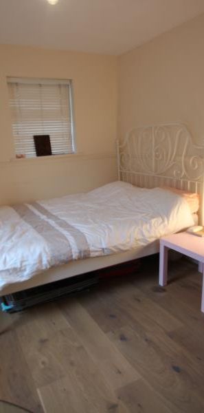 Chapel Avenue, Addlestone, Surrey, KT15 - Photo 1