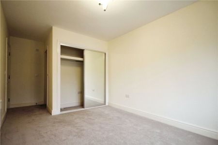 Camphill Road, West Byfleet - Photo 5