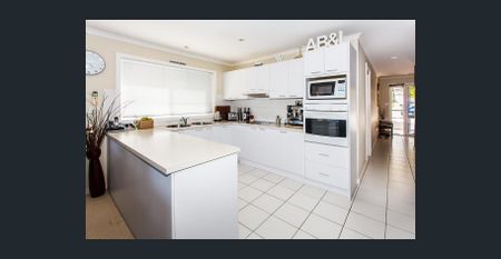 Waterfront Townhouse Offering Space, Comfort & Location - Photo 3