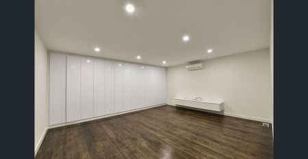 Class and Comfort at Cornwall Place - Photo 4