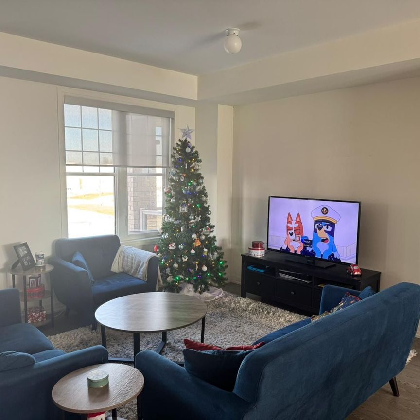 For Lease - 23 Prince William Boulevard, Clarington, Ontario - Photo 1