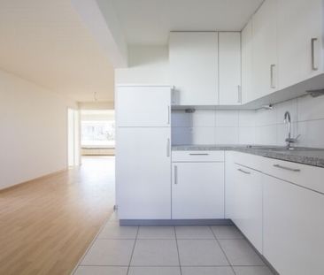 Luminous 4.5-room apartment with balcony and modern kitchen - Foto 2