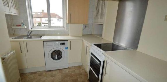 Rainham Road South, Dagenham, RM10 - Photo 2