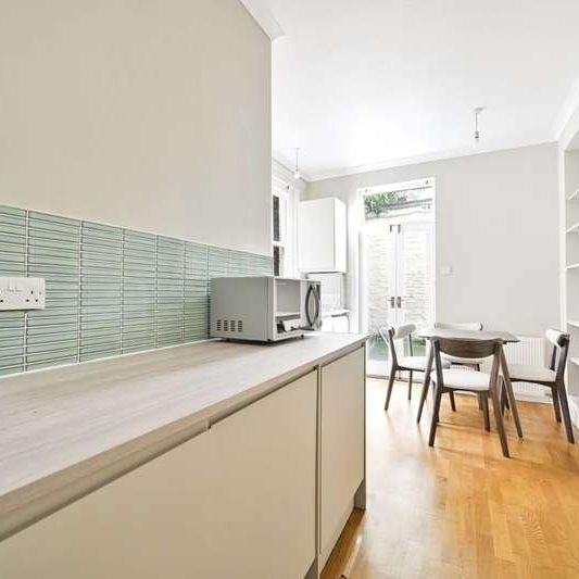 Beaumont Crescent, Barons Court, W14 - Photo 1