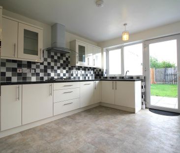 3 bedroom semi-detached house to rent - Photo 6