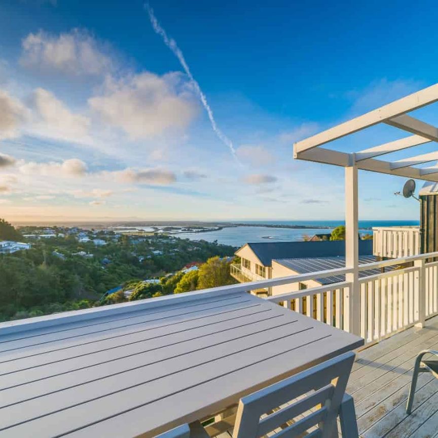 Stunning Views! Fully Furnished. - Photo 1