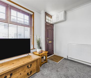 2 bedroom end of terrace house to rent - Photo 1