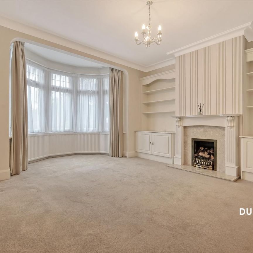 Glenwood Gardens, Gants Hill - Photo 1