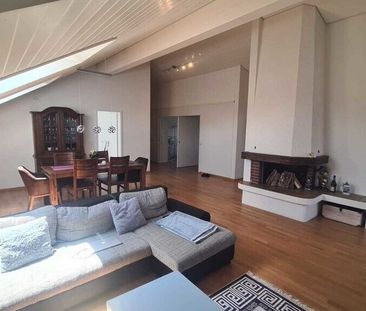 Grosszügige Dachwohnung mit Balkon! 1. Monat GESCHENKT! - Photo 2