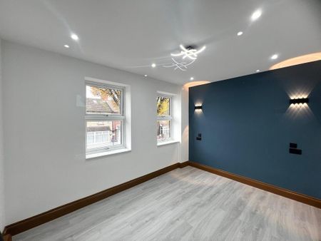 10 bedroom semi-detached house to rent - Photo 4