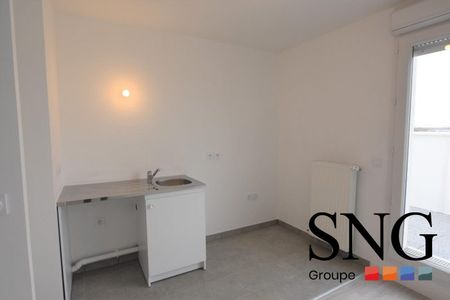 T3 AVEC BALCON + PKG DOUBLE EN SOUS SOL - Photo 3