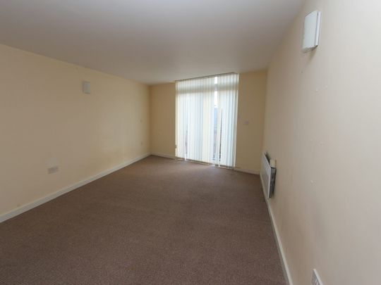 Flat to rent on - Photo 1