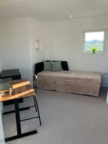 2 Bed Penthouse, Edgewood Mews, N3 - Photo 3