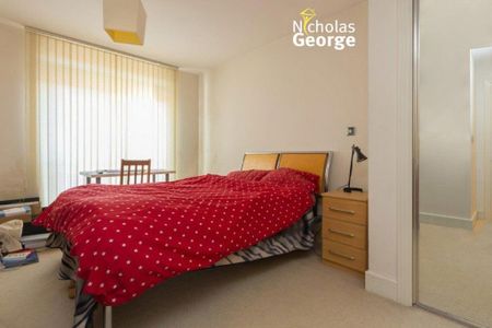 2 bedroom flat to rent - Photo 4