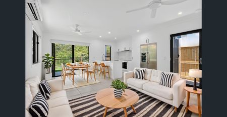 New Home with A/C & Flexible Living - Walk to Shops, Schools & Bus - AVAILABLE NOW - Photo 2