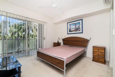 TWO BEDROOM UNIT IN CONVENIENT LOCATION - Photo 4