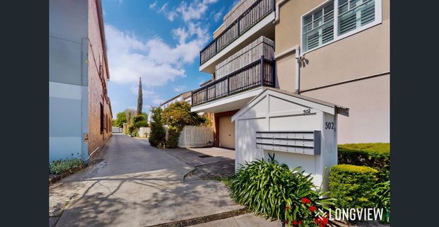 A Fashionable Location - Photo 1