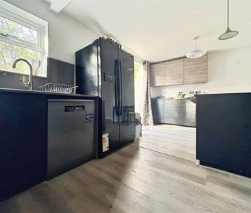 4 bedroom end of terrace house to rent - Photo 5