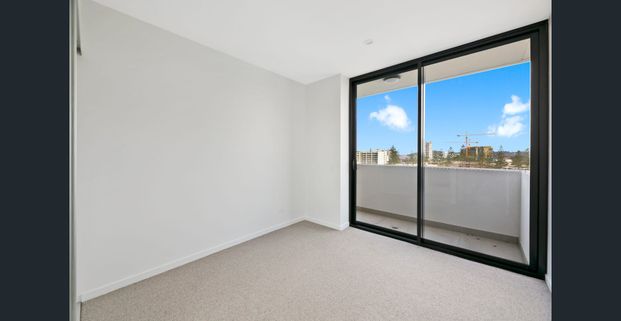 Coastal Living at Its Finest – 2 Bedroom Apartment Just 100m from the Beach! - Photo 1