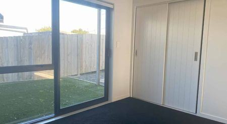 Modern Townhouse in a Handy Stanmore Bay Location - Photo 5