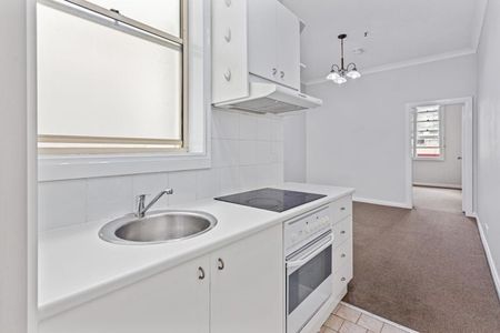 Prime inner-city location with excellent transport links - Photo 4