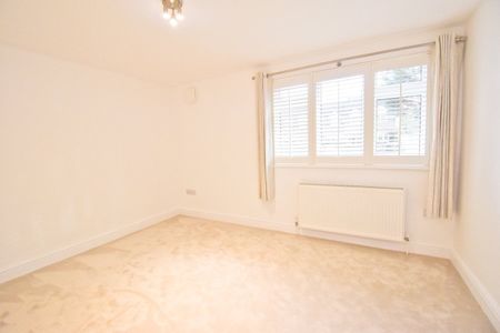 Ashley Road, Walton-on-Thames, KT12 - Photo 2