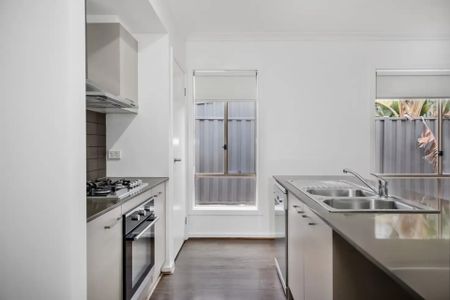 3 Kendall Street, Hillside VIC 3037 - House For Rent | Domain - Photo 2