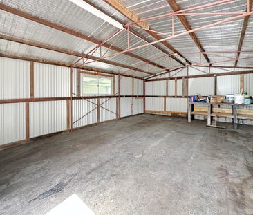 Beautifully Renovated 3-Bedroom Home with Spacious Yard - Photo 4