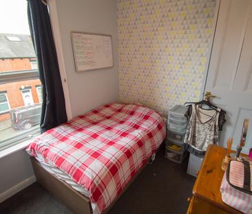 6 bedroom terraced house to rent - Photo 4