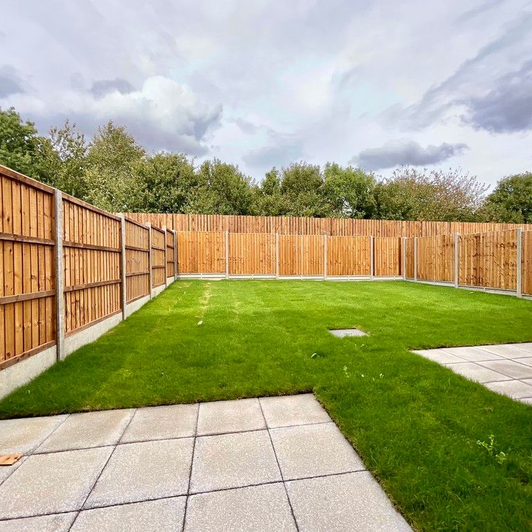 3 bedroom Semi-Detached House to let - Photo 1