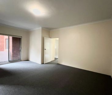 2 Bedroom apartment in a convenient location - Photo 1