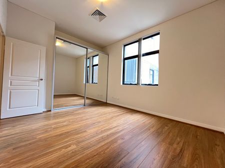 Stylish 2-Bedroom Apartment available NOW***New timber floor and fresh paint*** - Photo 3