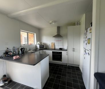 Three Bedroom Family Home - Photo 2