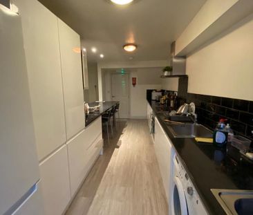 1 bedroom in a house share to rent - Photo 4