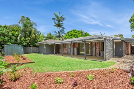 Thoughtfully Refreshed and Low Maintenance Family Home in Beautiful Buderim - Photo 2