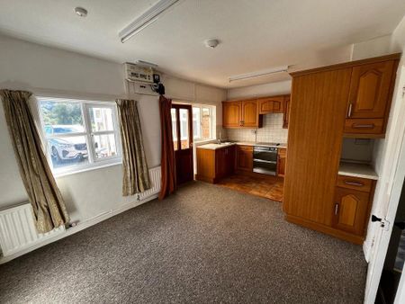 3 bedroom detached house to rent - Photo 3